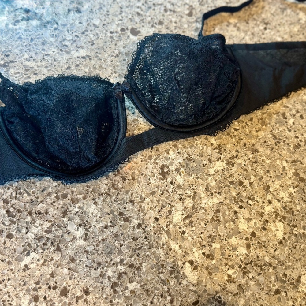 Victoria's Secret Black Demi Bra - Size 34C ✨ - Picture 3 of 7
